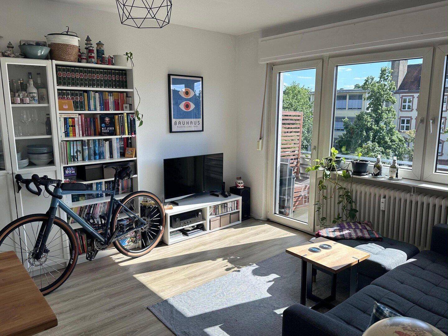 Helle 2ZKB Wohnung in zentraler Lage zu vermieten