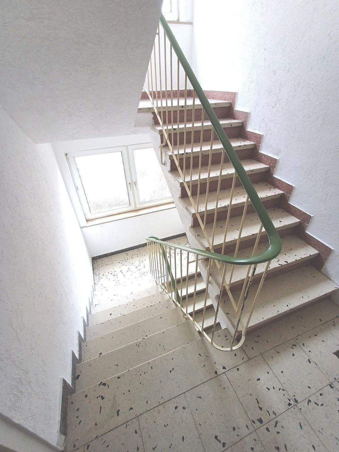 3-Zimmer-Wohnung mit Balkon, moderner Einbauküche und Fussbodenheizung in zentraler Südstadtlage von Nürnberg – Nürnberg – Vorschaubild 3