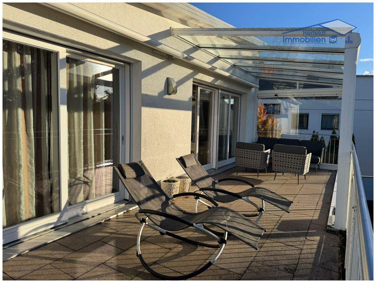 Exklusive 3-Zimmer-Dachterrassenwohnung für gehobene Ansprüche in Villenensemble – Augsburg – Vorschaubild 9
