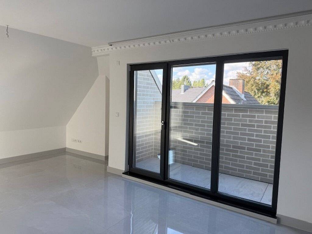 Stilvolle, exklusive 2-Zi-Dachgeschosswohnung mit Balkon und Stellplatz in bevorzugter ruhiger Lage – Lübeck – Vorschaubild 2