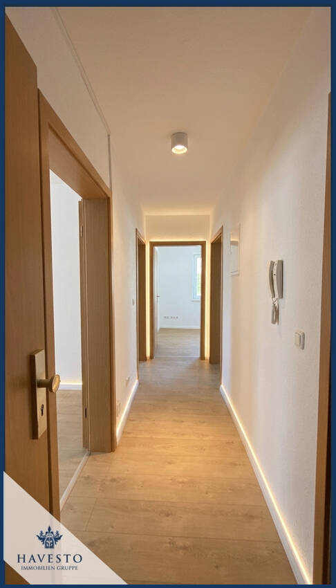 Einziehen & wohlfühlen: Frisch renovierte 3-Zimmer-Wohnung mit Einbauküche und Balkon – Magdeburg – Vorschaubild 2