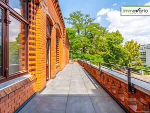 Wohnen in der Villa Wolf. 4-Raum-Wohnung mit Dielenboden, Terrasse, Tageslichtbad mit Wanne & Dusche – 39112 Magdeburg – Vorschaubild 1