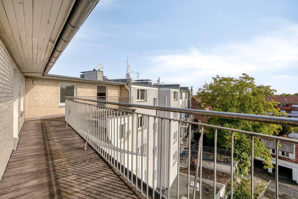 Exklusive 4-Zimmer-Wohnung mit zwei 12 Meter langen Balkonen und traumhaftem Ausblick – 45329 Essen – Bild 1 von 5