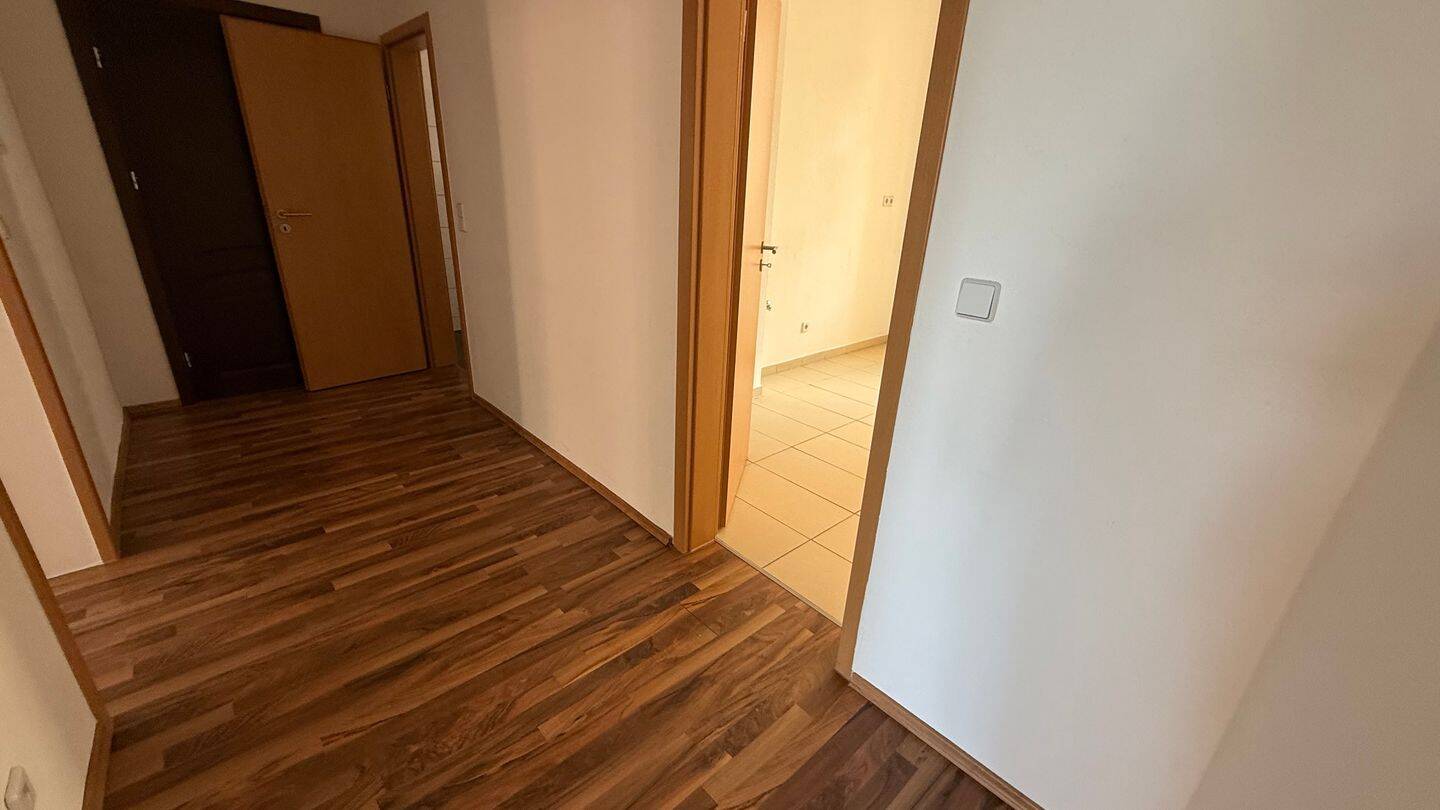 WG-gerechts im 2. OG *moderne Bodenbeläge - Eckbadewanne - Balkon - City-Nah – Chemnitz – Vorschaubild 6