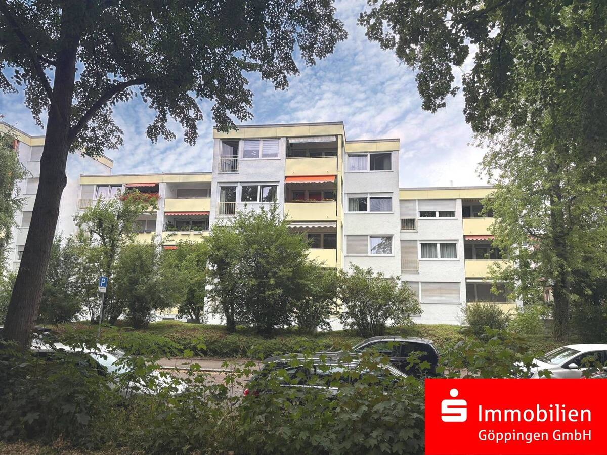Lichtdurchflutete Etagenwohnung mit Südwestbalkon und offenem Wohn-Essbereich – 73033 Göppingen – Bild 1 von 9