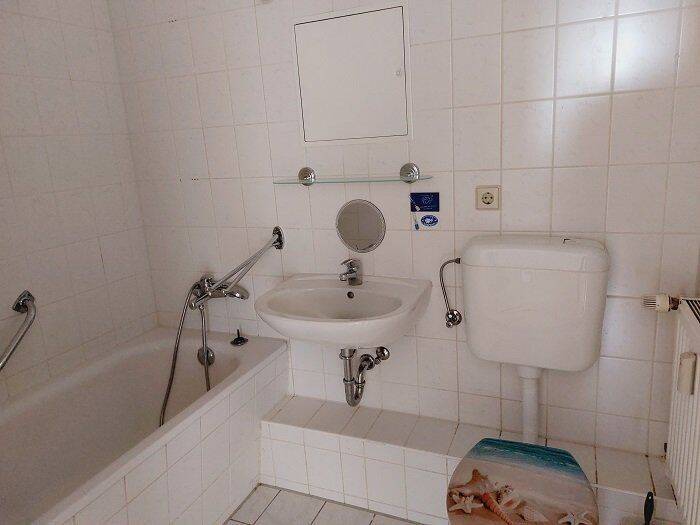 Dachgeschosswohnung geräumigen Wohnzimmer und Balkon sowie 3 weiteren Zimmern – Leipzig – Vorschaubild 7