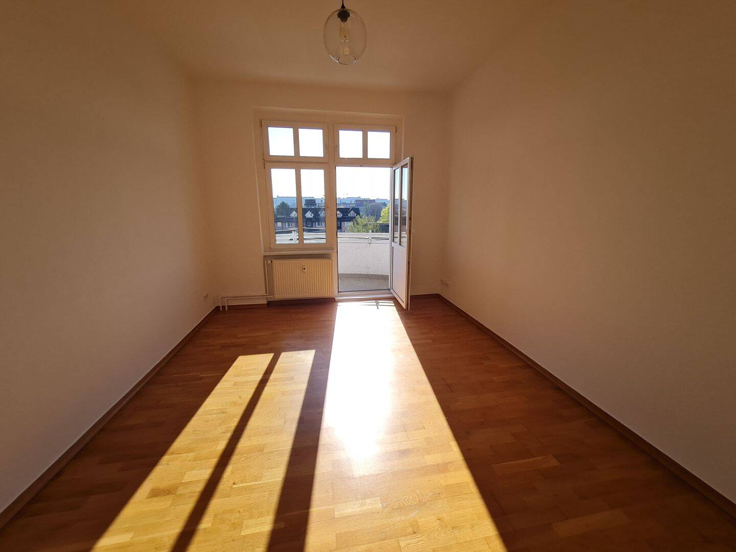 Ausblick mehrere Kilometer mit S-O-Balkon! Tolle Wohnung Breite Str.in Schmargendorf ums Eck*LIFT ins 4. Obergeschoss, Deckenhöhe über 3 m – Berlin – Vorschaubild 2