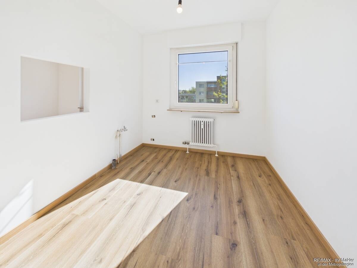 Westblick vom Balkon, geräumig und alles "Neu" für Sie – Nürnberg – Vorschaubild 7