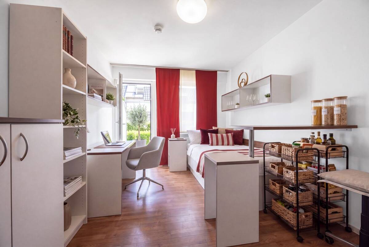 Vollmöbliertes 1-Zimmer-Apartment mit Südterrasse – 80807 München – Bild 1 von 9