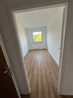 Sanierte 3-Zimmer-Wohnung mit Balkon, Einbauküche, Waschmaschine – 39128 Magdeburg – Vorschaubild 3