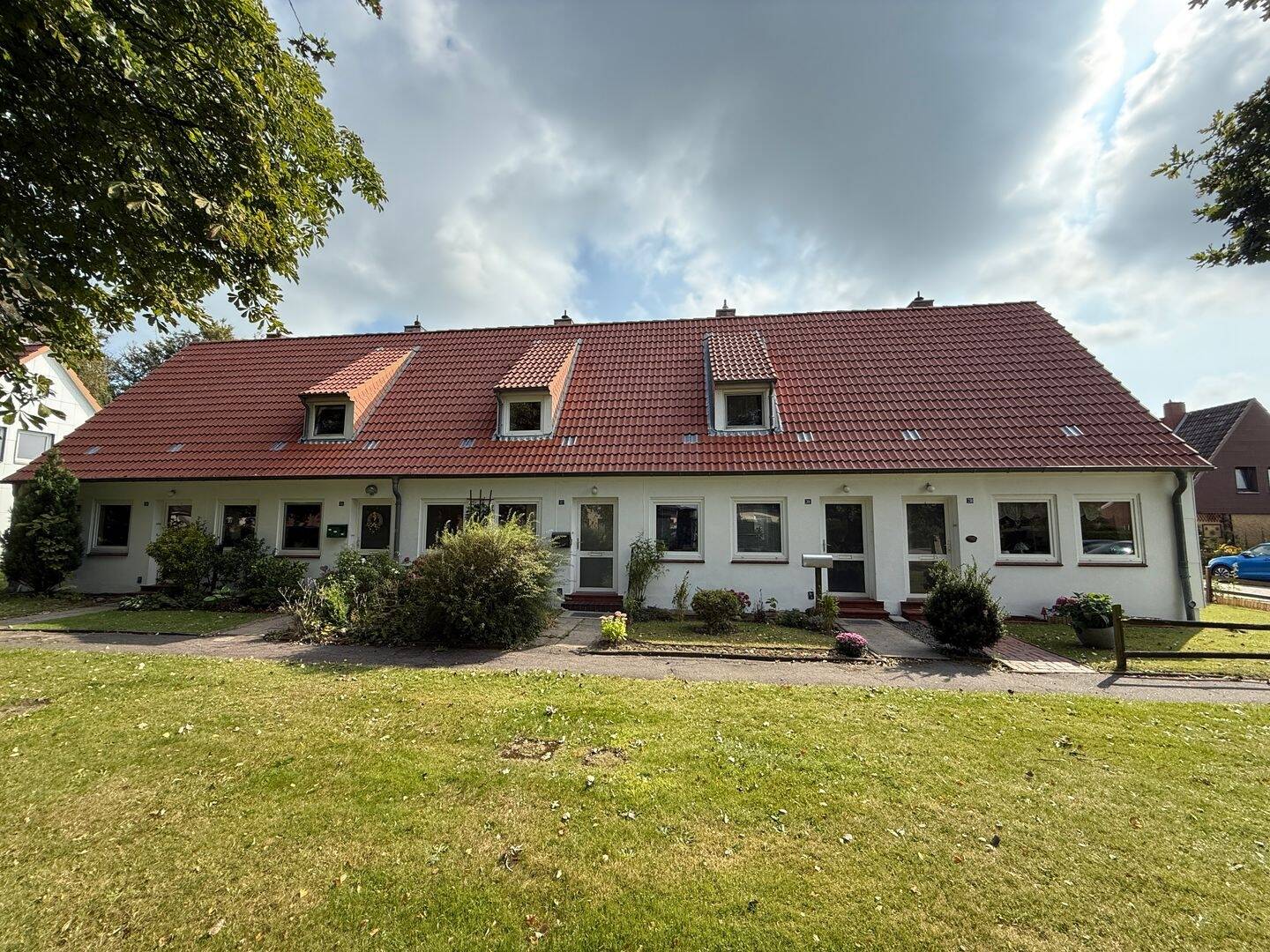 Vermietetes Reihenhaus mit solider Renditeperspektive in gefragter Lage – Bredstedt – Bild 1 von 9