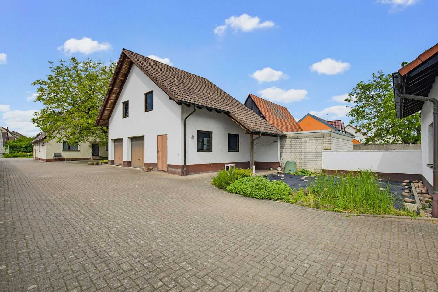 Sanierungsbedürftiges Wohnhaus mit Doppelgarage & zusätzlicher Nutzfläche in Stutensee-FR – Stutensee – Vorschaubild 5