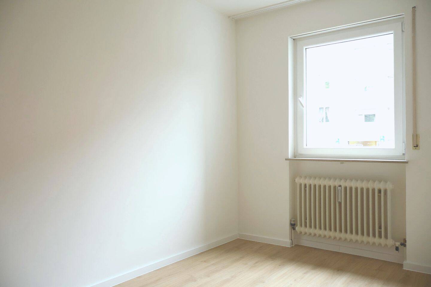 Erstbezug nach Sanierung –2-Zimmer-EG-Wohnung mit geräumigem Balkon – Nürnberg – Vorschaubild 4