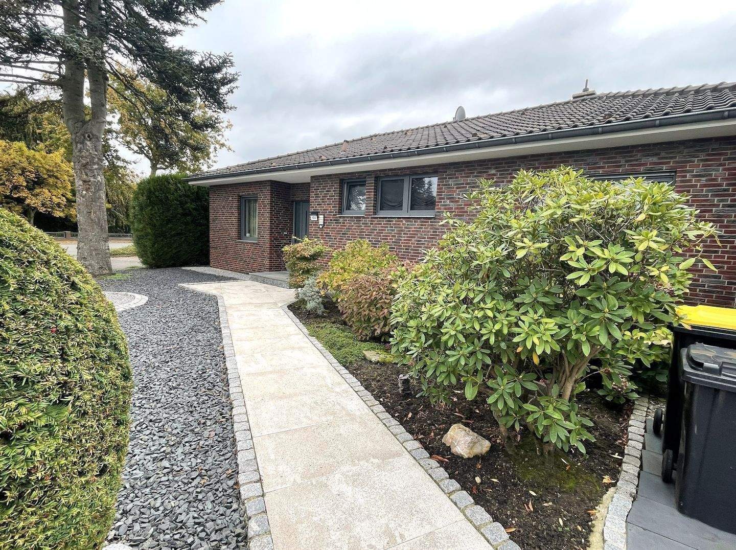 Exklusives, modernes 1-2 Familienhaus inkl. schöner EBK, hochwertige Möbel, Kamin, Sauna, 2 Terrassen, uvm. – Mönchengladbach – Vorschaubild 4