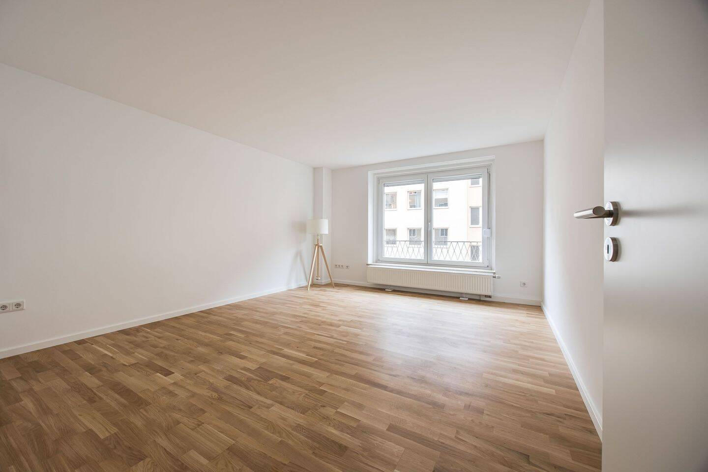 Stilvoll kernsanierte 2-Zimmer-Wohnung (12) in unmittelbarer Burgnähe – Nürnberg – Vorschaubild 3