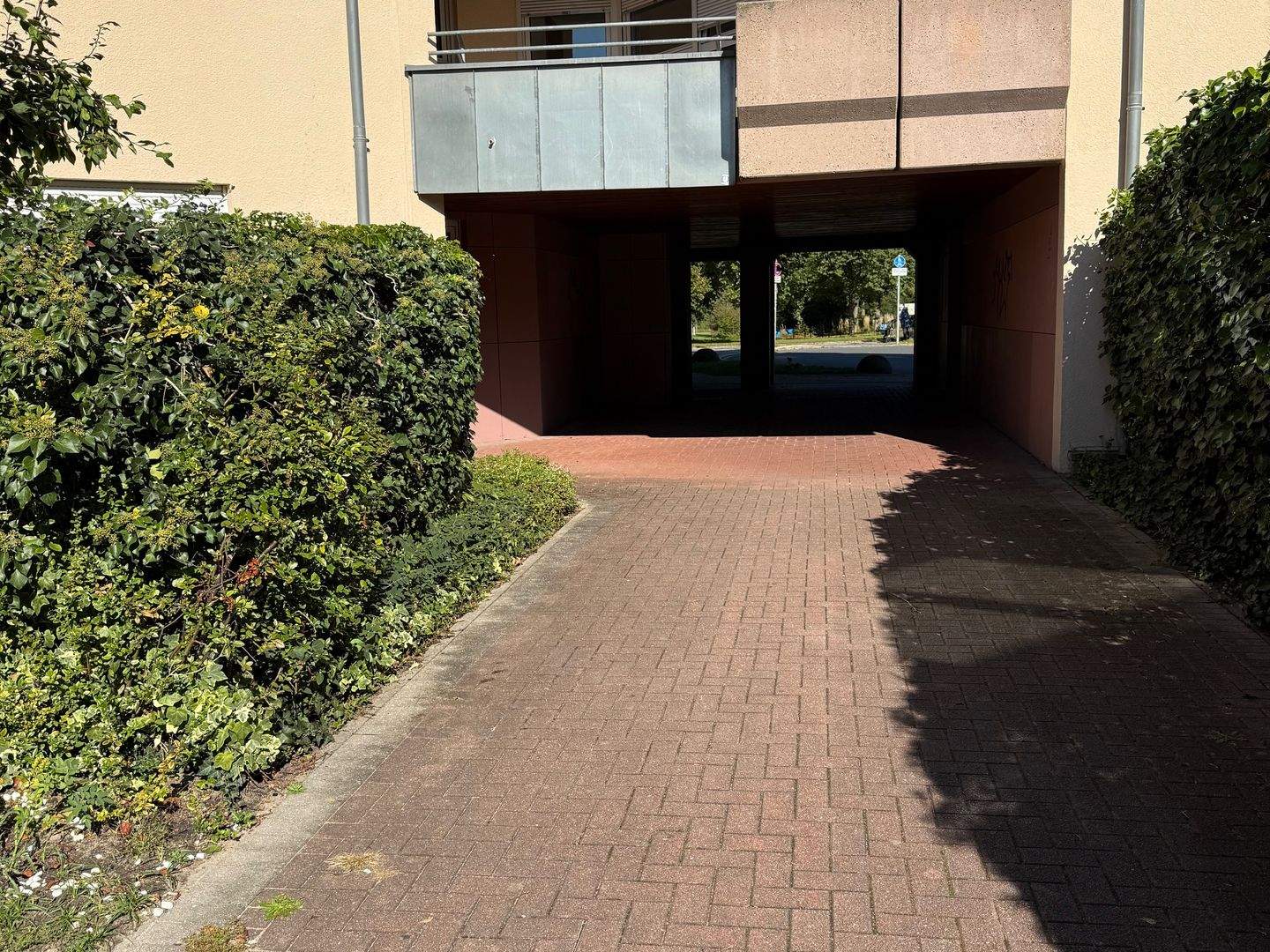 großzügige, helle 4 ZW mit großer Südloggia, Gaste-WC Abstellraum und Tiefgarage – Nürnberg – Vorschaubild 3