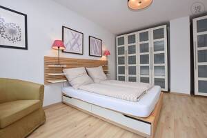 Modern möblierte Wohnung mit Balkon und PKW-Stellplatz in Stuttgart Nord – 70174 Stuttgart – Vorschaubild 2