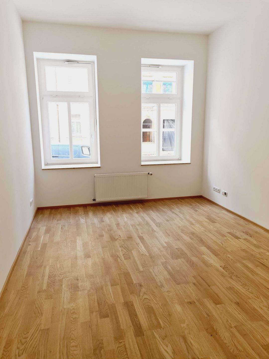 Terrasse - Stellplatz mgl. - Wanne u. Dusche - Parkett - Frei ab 1.4.26