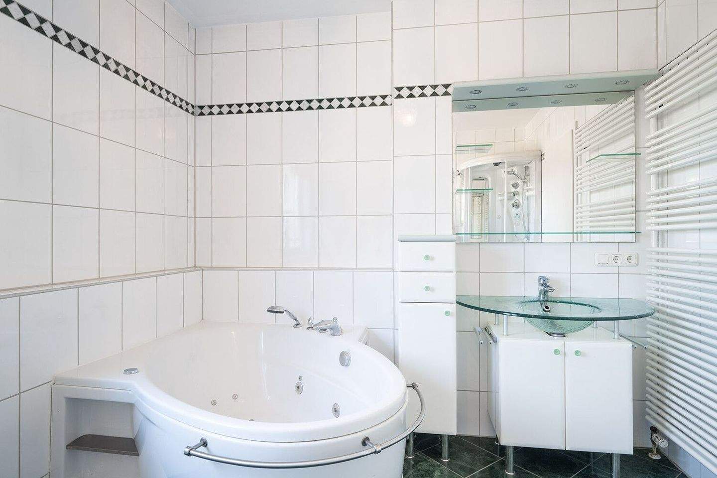 Gepflegte Drei-Zimmer Wohnung in absolut ruhiger Lage in Alt-Solln – München – Vorschaubild 7