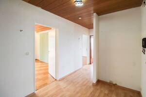 Neue Chance: Freistehendes OKAL-Haus mit Einliegerwohnung und großem Grundstück – 75180 Pforzheim – Vorschaubild 2