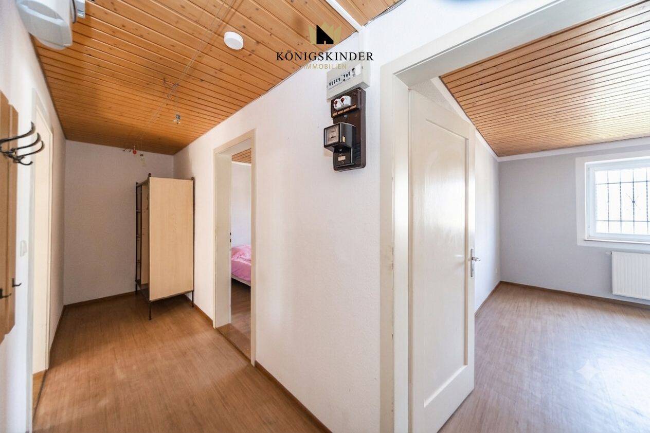 Charmante 2-Zimmer-Wohnung im 1. Obergeschoss mit Loggia und Garagenstellplatz – Stuttgart – Vorschaubild 3