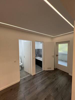 WG-Zimmer: Möbliert, saniert & separat nutzbar - nur 200 m zur Uni Mannheim! Sofort verfügbar!** – 68159 Mannheim – Vorschaubild 4