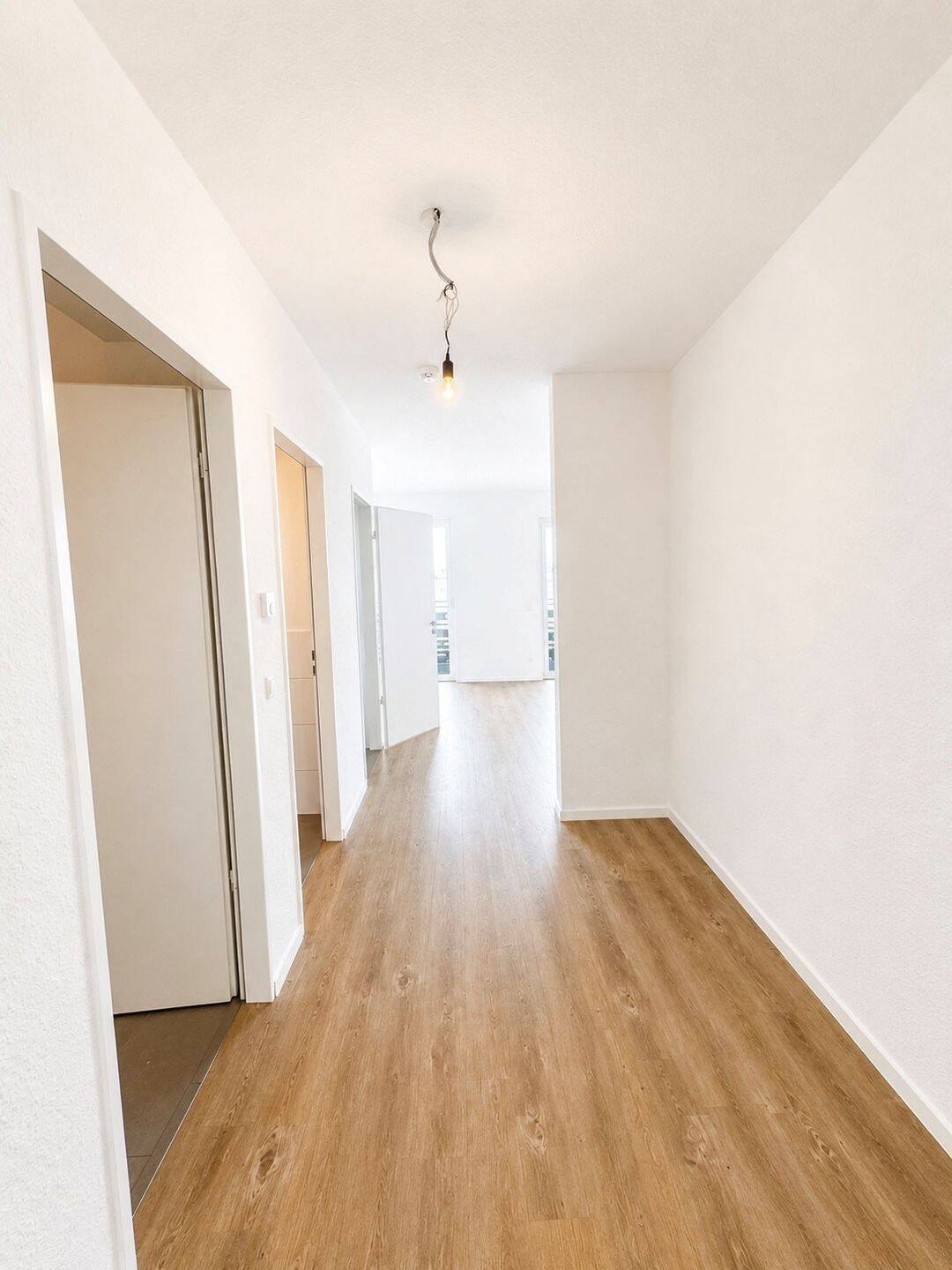 47125/95 Moderne 3-Zimmer-Wohnung mit großem Balkon und toller Aussicht im Neubau von Düsseldorf-Rath! – Düsseldorf – Vorschaubild 5