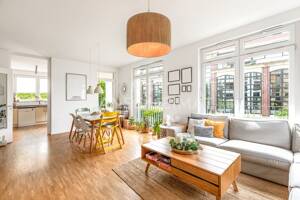 Ruhige, zentrale 3-Zimmer-Wohnung mit Südwestbalkon, Gemeinschaftsgarten und TG-Stellplatz – 22763 Hamburg – Vorschaubild 2