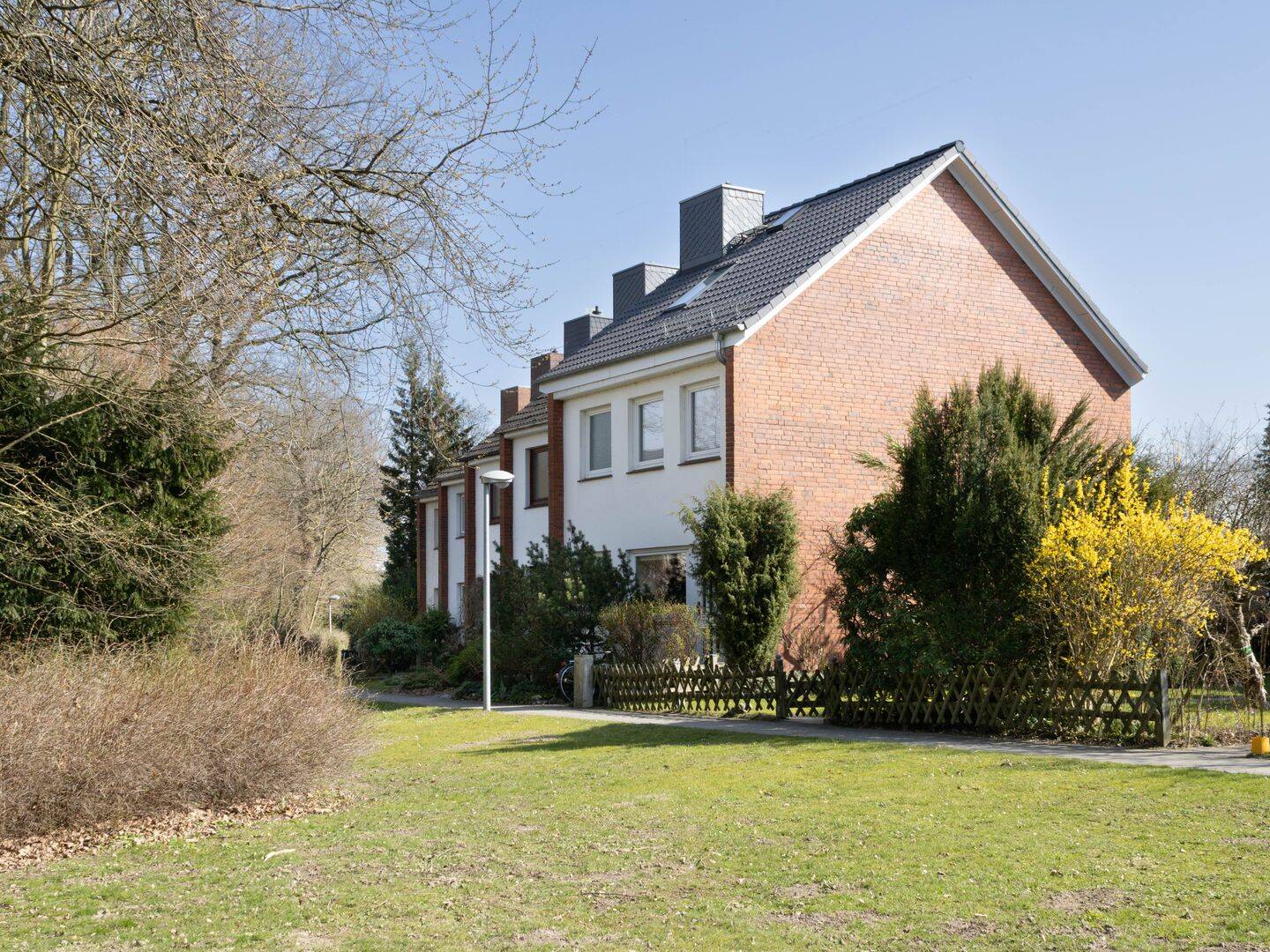 Familienfreundliches Mittelreihenhaus in Wentorf – Wentorf bei Hamburg – Bild 1 von 9