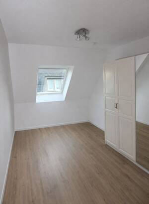 Gemütliche 3-Zimmer-Wohnung über 2 Ebenen mit Balkon in einer ruhigen Nebenstraße von Lohbrügge – 21033 Hamburg – Vorschaubild 7
