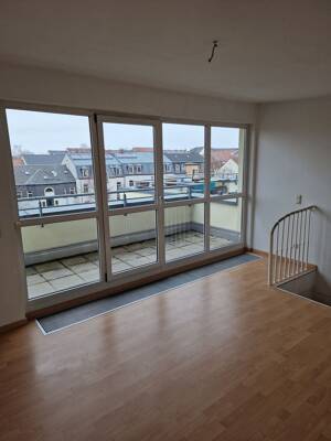 Schöne Maisonettewohnung/ 2Raum, Bad Küche mit Fenster/ Balkon und Dachterrasse – 1099 Dresden – Vorschaubild 8