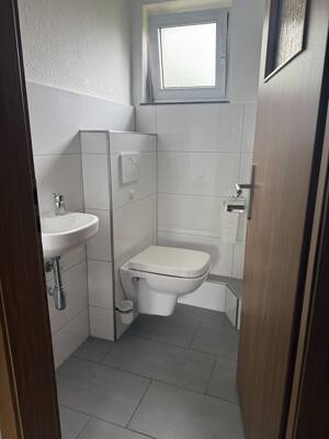 Stilvolle 4-Zimmer-Eigentumswohnung mit Balkon, Carport und modernisierter Ausstattung