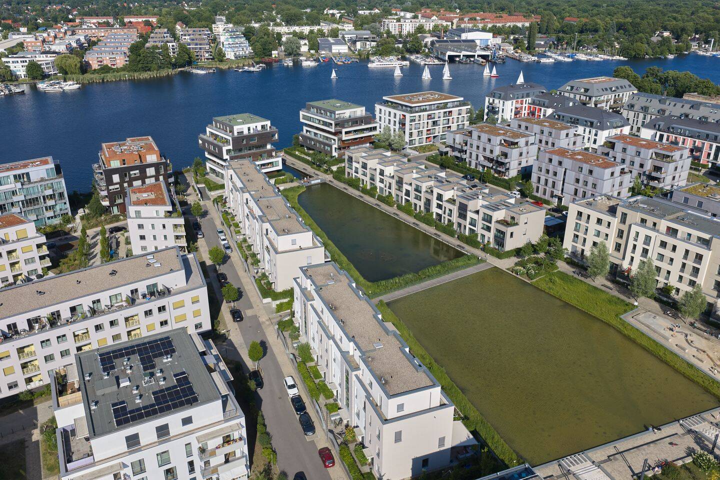 Modernes Wohnen am Wasser - Hochwertige Dachgeschosswohnung mit Dachterrasse, Aufzug und Wasserblick – Berlin – Vorschaubild 3