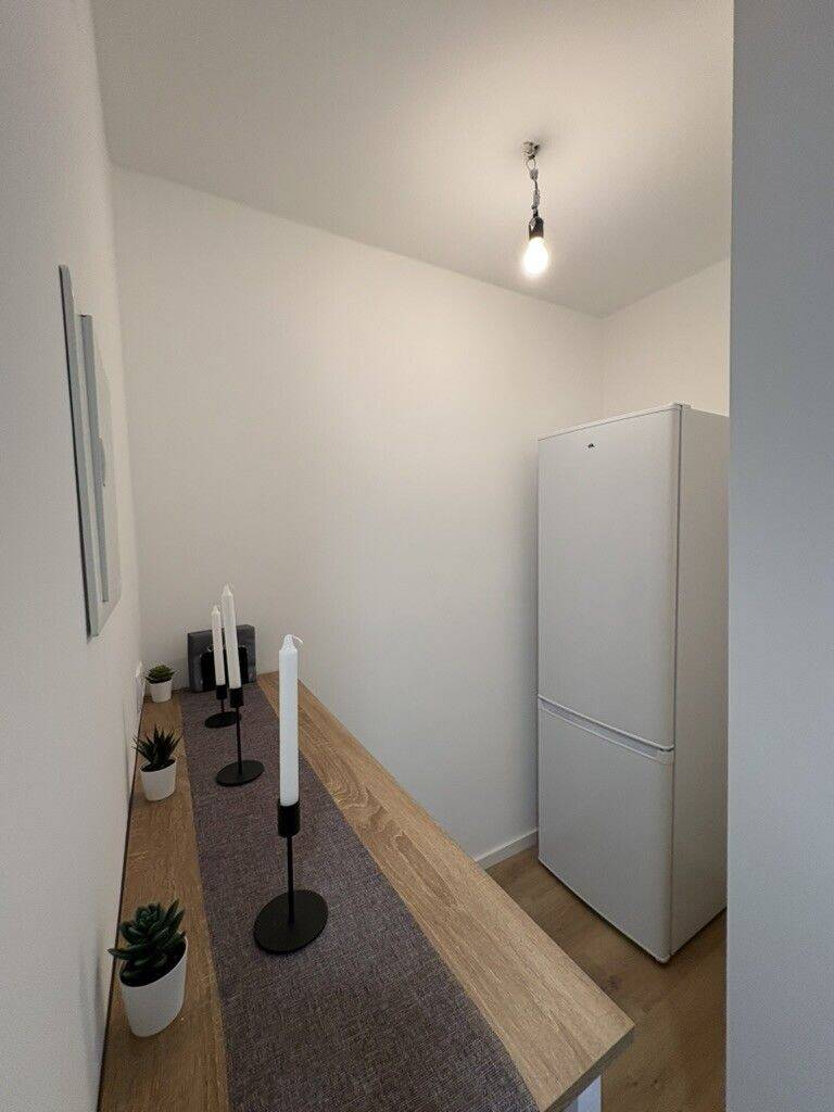 Sofort verfügbar! Möbliertes WG-Zimmer mit Balkon in 3er-WG – München – Vorschaubild 7