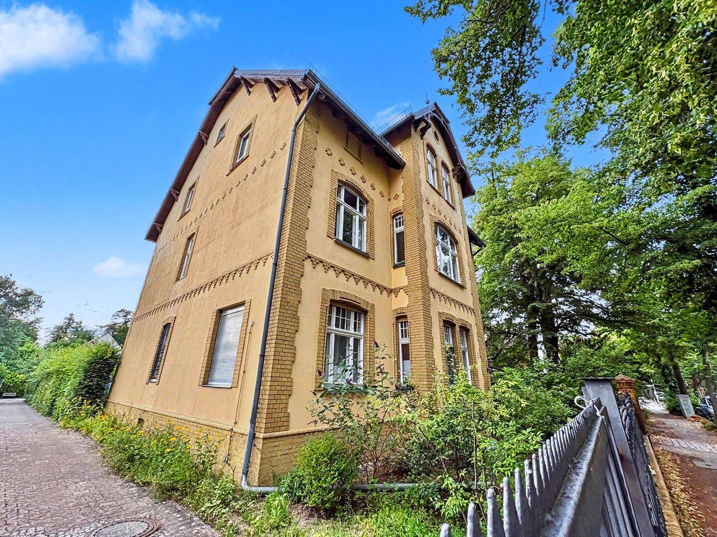 Repräsentative 5-Zimmer-Altbau-Eigentumswohnung mit Balkon in Berlin-Reinickendorf