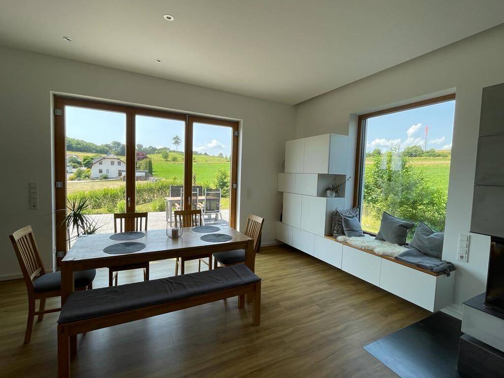 Hochwertige Wohnung mit Garten