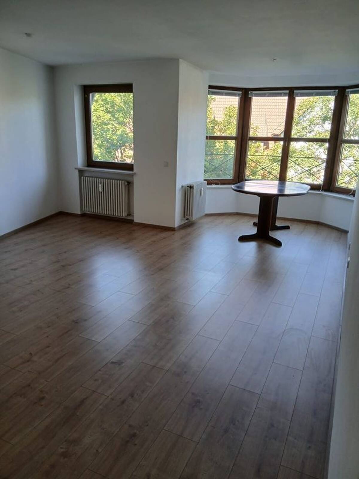 Hochwertige 2-Zimmer-Eigentumswohnung mit Wintergartenerker in Landshut – 84034 Landshut – Bild 1 von 8