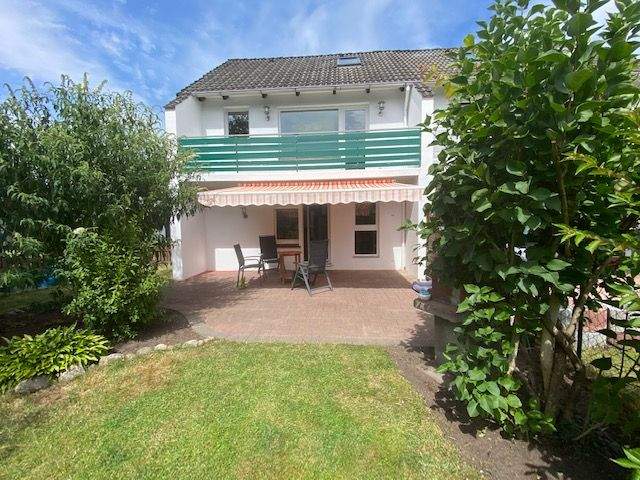 Henstedt-Rhen / DHH auf 500m² herrlichem Grundstück, 2 Bäder, Balkon, Doppelcarport etc. € 299.500,- – Henstedt-Ulzburg – Bild 1 von 9