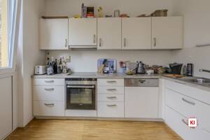 Investment direkt am Englischen Garten! Vermietete 2-Zimmer-ETW mit TG-Stellplatz und Serviceangebot – 80805 München – Vorschaubild 3