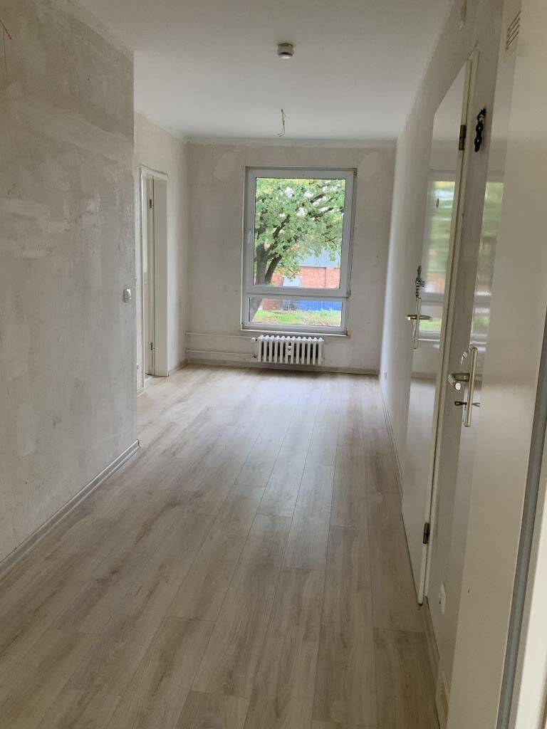 Toll geschnittene 3-Zimmer-Balkonwohnung mit Laminat und neuem Bad - jetzt mit 500EUR Gutschein – Duisburg – Vorschaubild 4