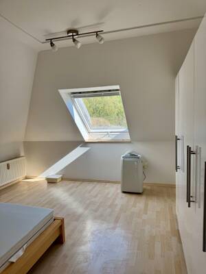 Schöne 2-Zimmer-Dachgeschosswohnung 58 m² – ruhig, grün und günstig! – 40629 Düsseldorf – Vorschaubild 4