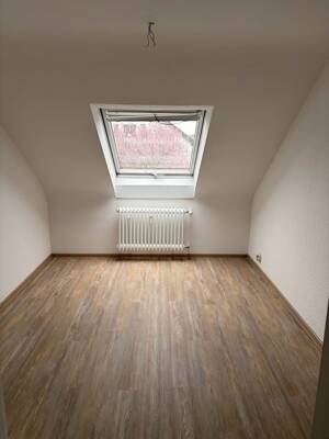 Schöne, neu renovierte Dachgeschoss Wohnung – 66117 Saarbrücken – Vorschaubild 4