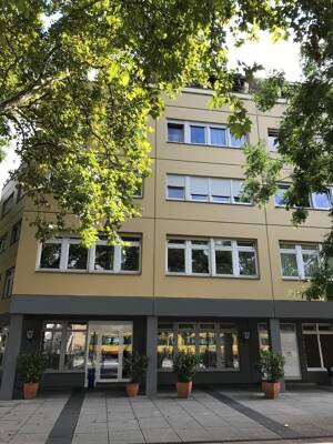 Renditeobjekt mit Umwandlungspotenzial in Wohnraum+10 Pkw-Stellpl. in zentraler Lage!