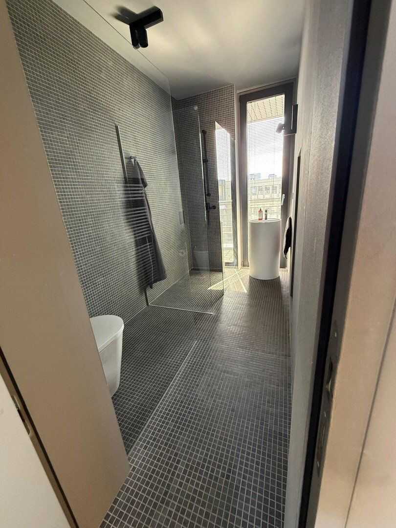 Modernes Penthouse-Loft in Berlin-Mitte direkt an der Spree – Berlin – Vorschaubild 9