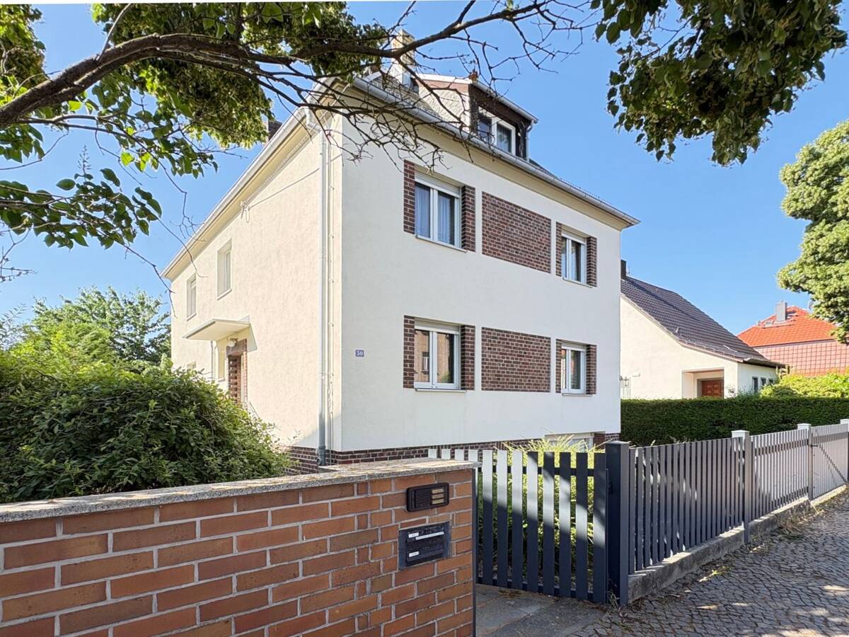 Großzügiges Zweifamilienhaus mit viel Platz und großem Grundstück! – 4158 Leipzig – Bild 1 von 9
