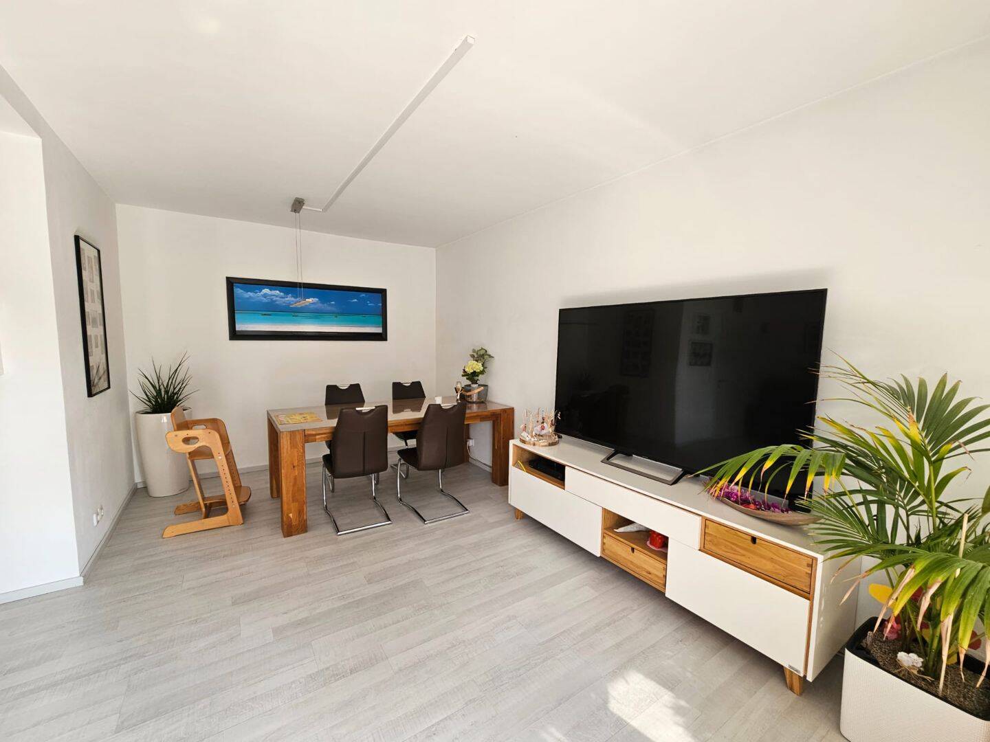 N-Kornburg großzügiges RMH mit optimaler Raumaufteilung, zeitgemäß saniert, mit gepflegtem Garten, Balkon und Garage. – Nürnberg – Vorschaubild 5