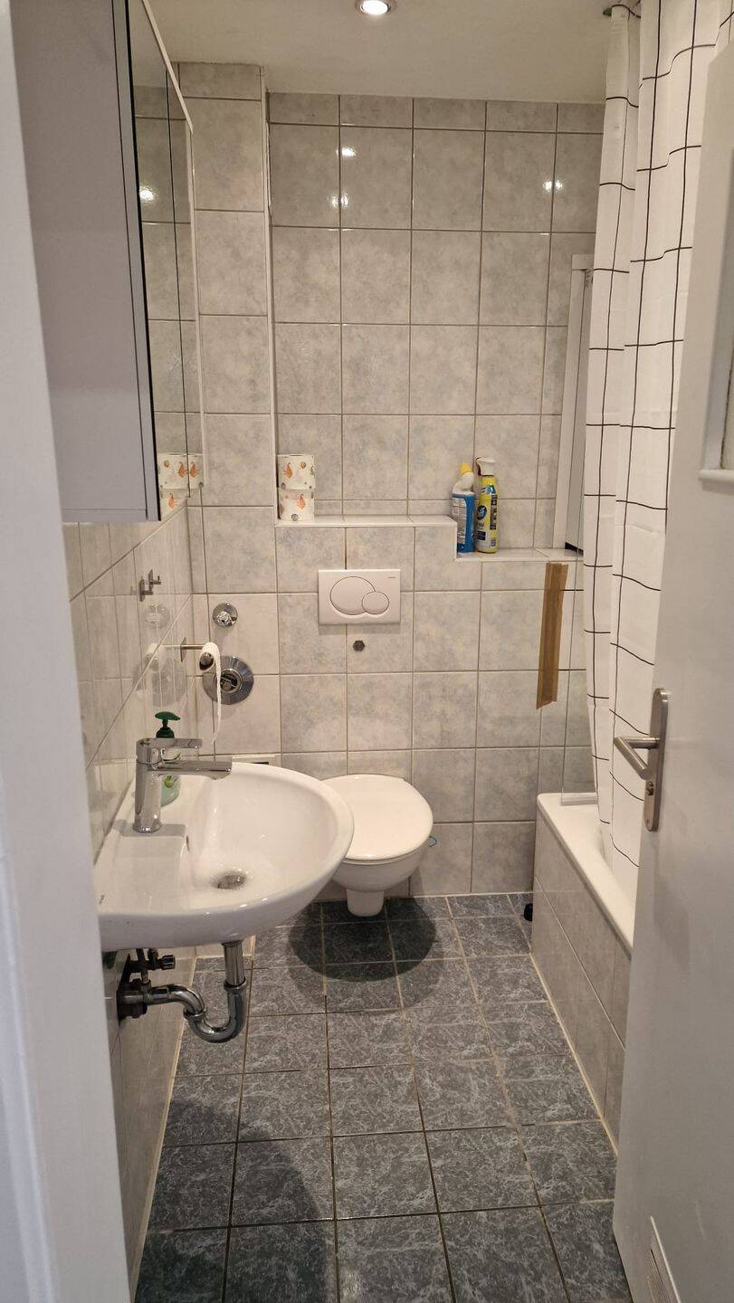 Modernes WG Zimmer in 4er WG 97070 Würzburg – Würzburg – Vorschaubild 3