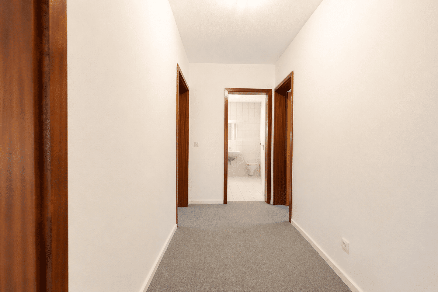 Bezugsfreie 2-Zi.-Whg. mit Balkon, Wintergarten & TG-Stpl. in Gibitzenhof, Nürnberg – Nürnberg – Vorschaubild 4