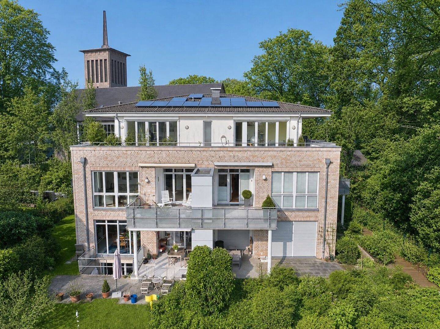 Schicke Komfortwohnung im Herzen des Alstertals – Hamburg – Vorschaubild 2