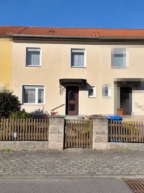 Charmantes Reihenmittelhaus mit Garten, 2 Garagen und Wintergarten in ruhiger Lage von Braunsbedra – Braunsbedra – Vorschaubild 2
